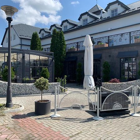 Hotel Kameleon Tarnobrzeg Kültér fotó