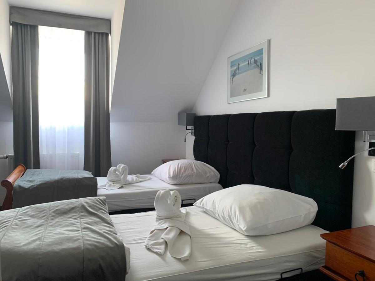 Hotel Kameleon Tarnobrzeg Kültér fotó