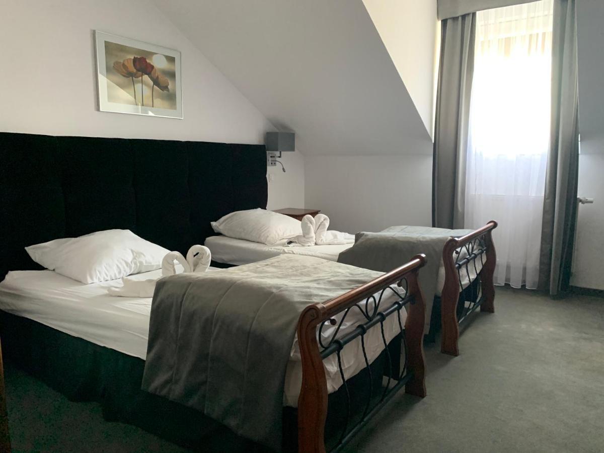 Hotel Kameleon Tarnobrzeg Kültér fotó