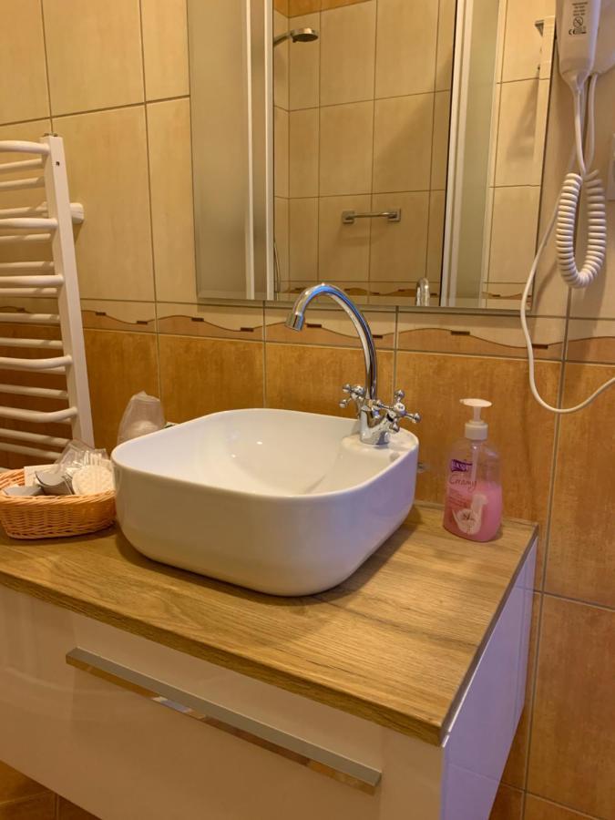 Hotel Kameleon Tarnobrzeg Kültér fotó