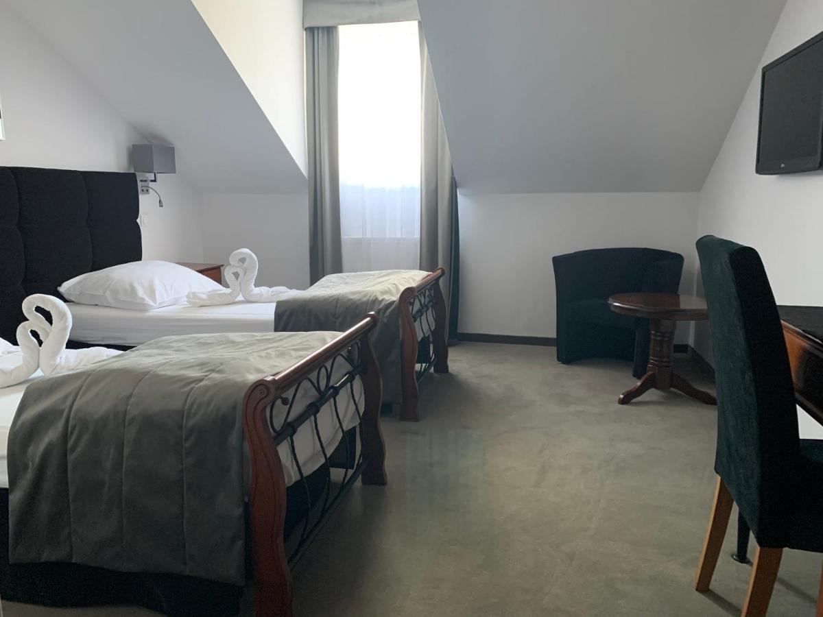 Hotel Kameleon Tarnobrzeg Kültér fotó