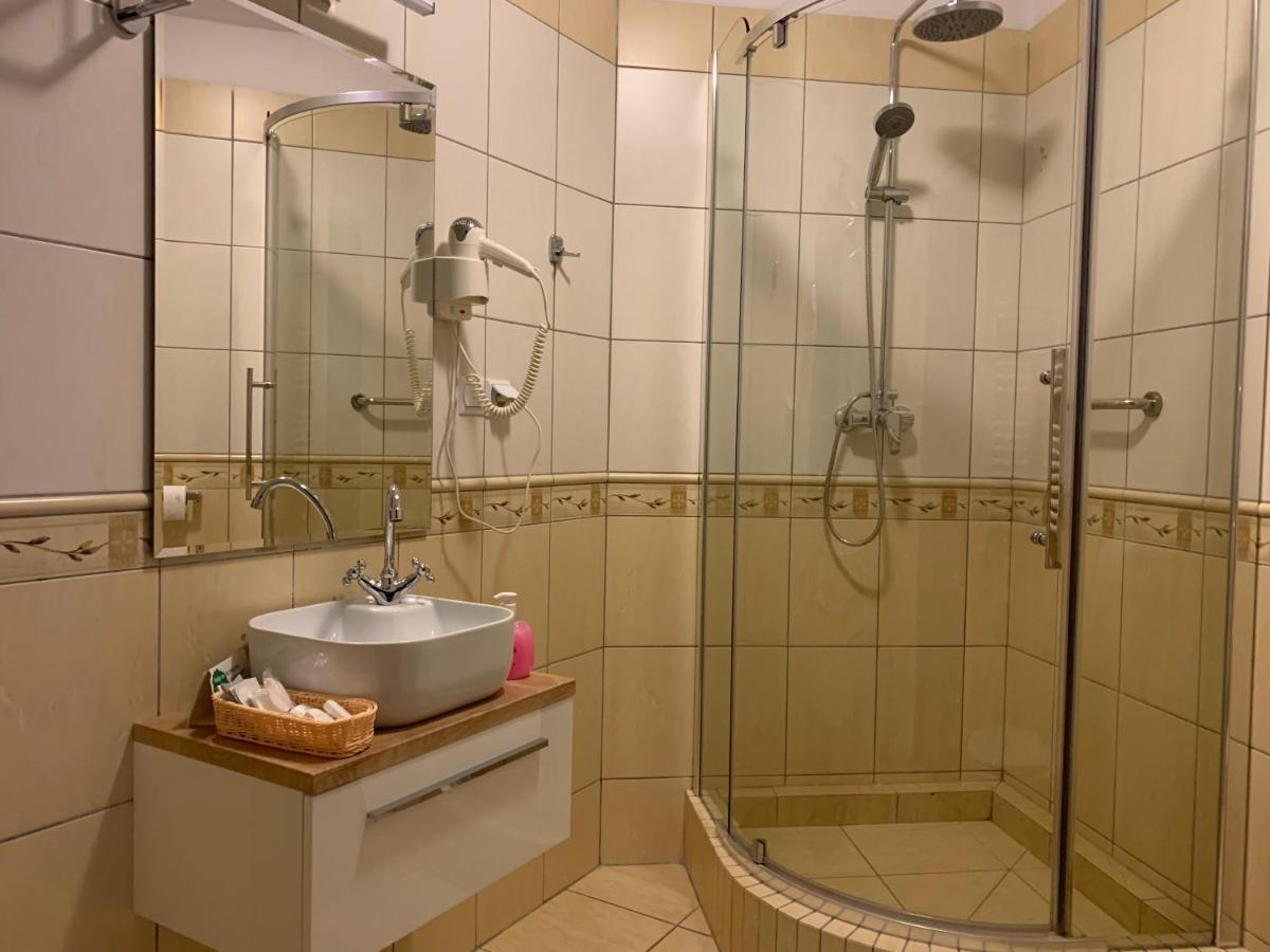Hotel Kameleon Tarnobrzeg Kültér fotó