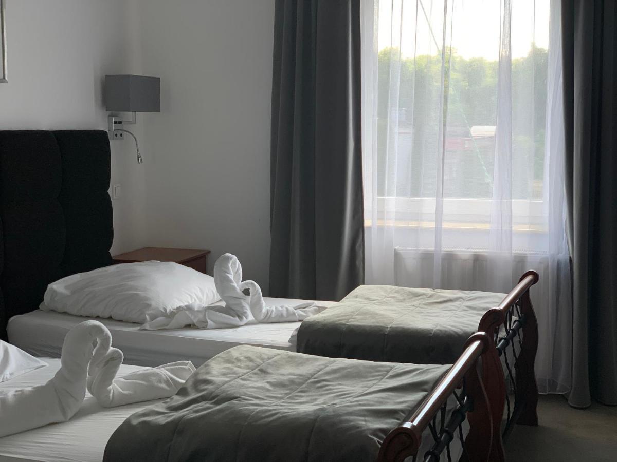 Hotel Kameleon Tarnobrzeg Kültér fotó