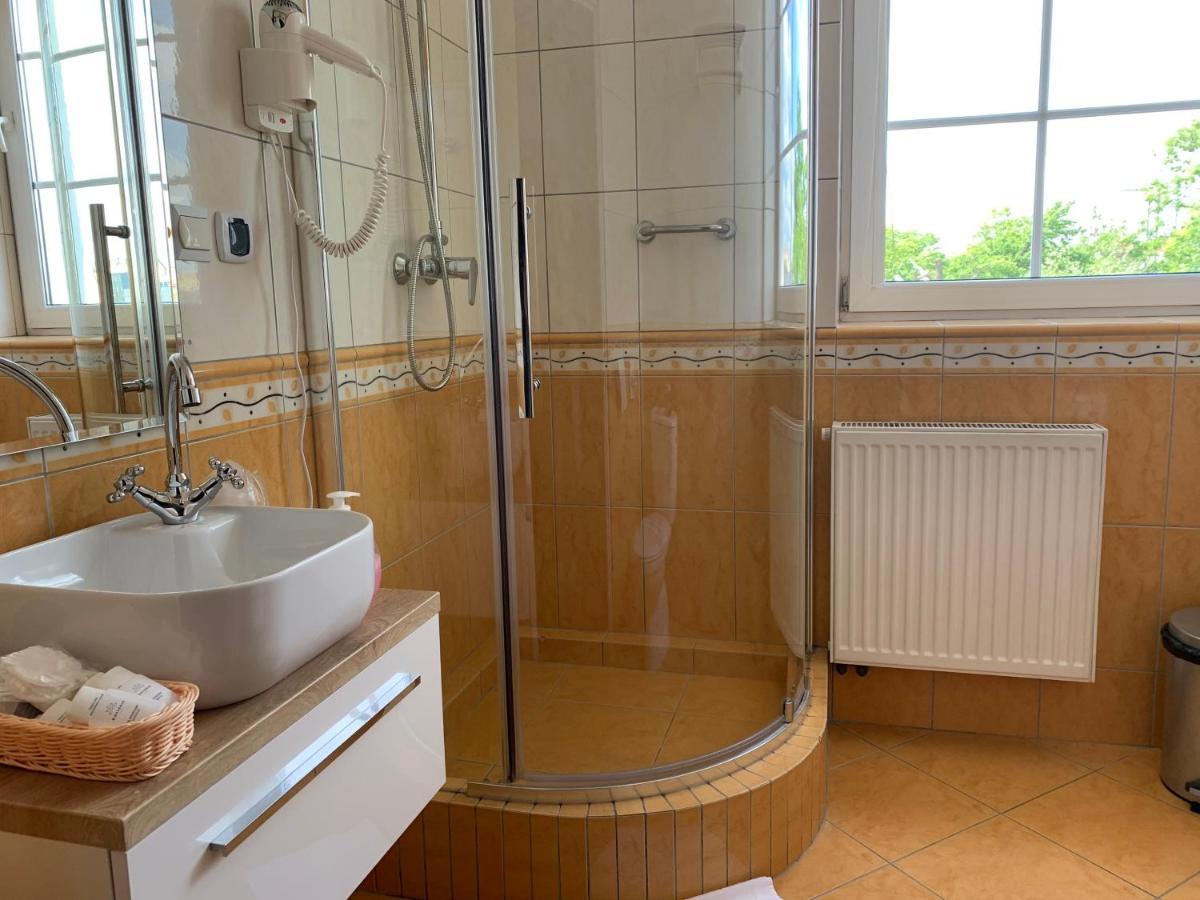 Hotel Kameleon Tarnobrzeg Kültér fotó
