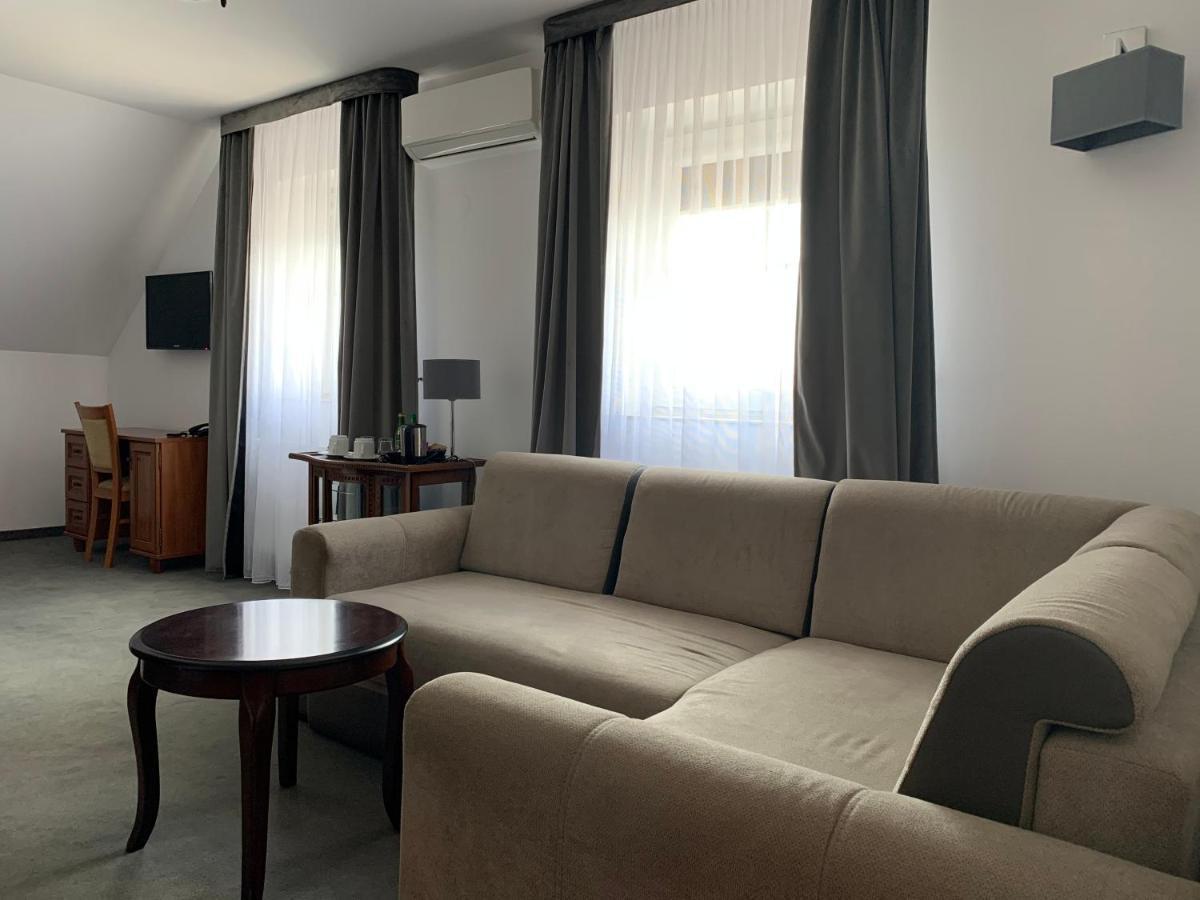 Hotel Kameleon Tarnobrzeg Kültér fotó
