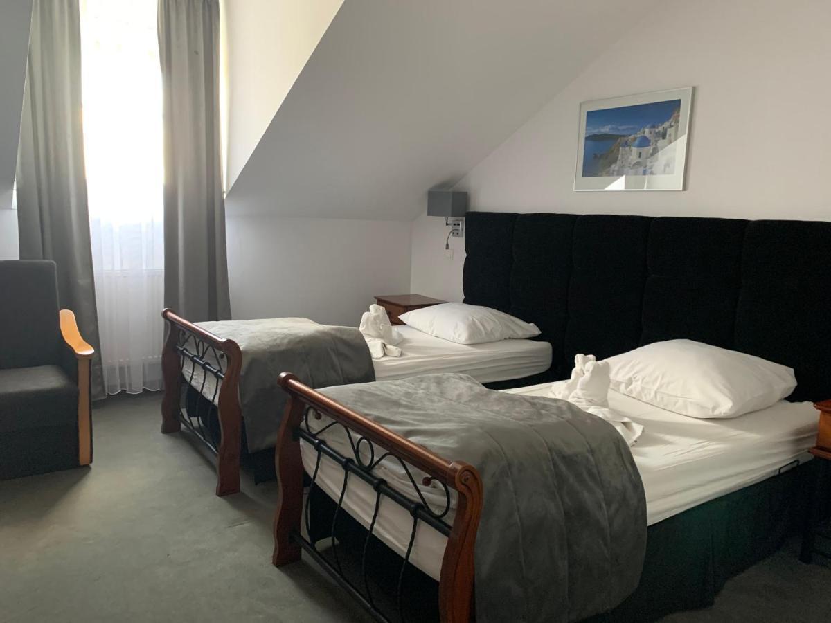 Hotel Kameleon Tarnobrzeg Kültér fotó