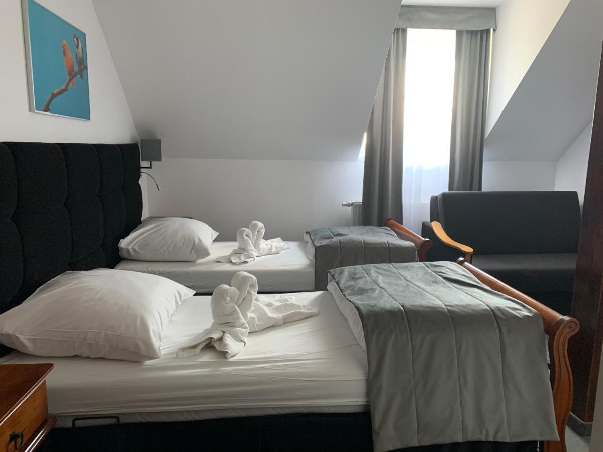 Hotel Kameleon Tarnobrzeg Kültér fotó