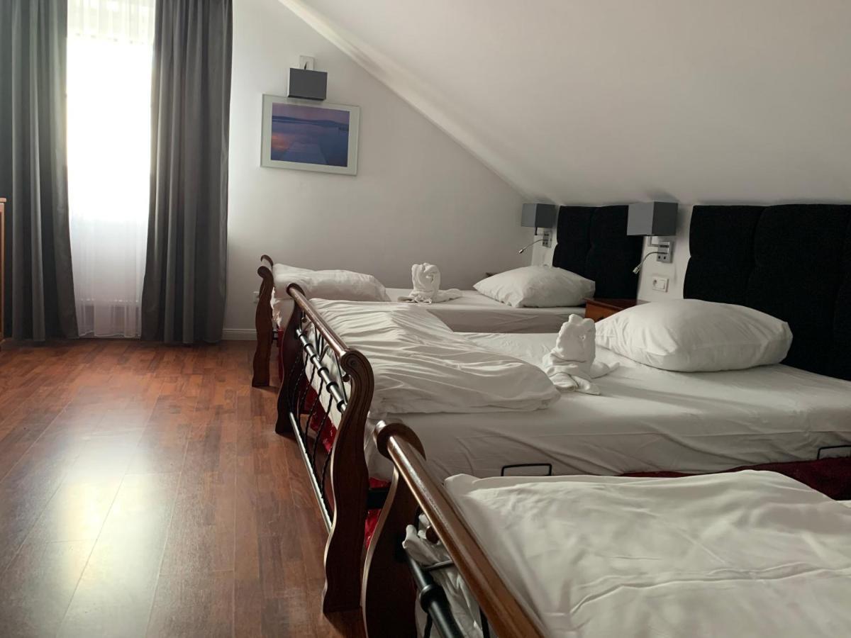 Hotel Kameleon Tarnobrzeg Kültér fotó
