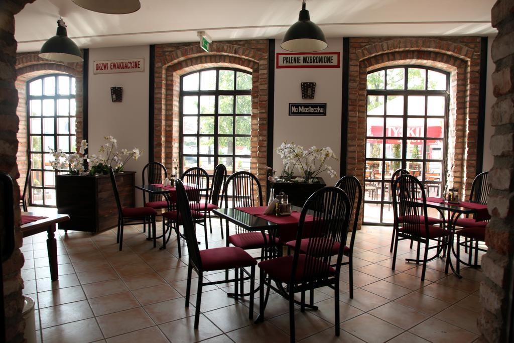 Hotel Kameleon Tarnobrzeg Kültér fotó