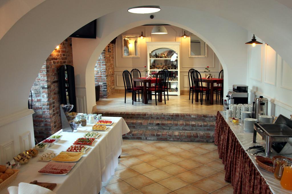 Hotel Kameleon Tarnobrzeg Kültér fotó