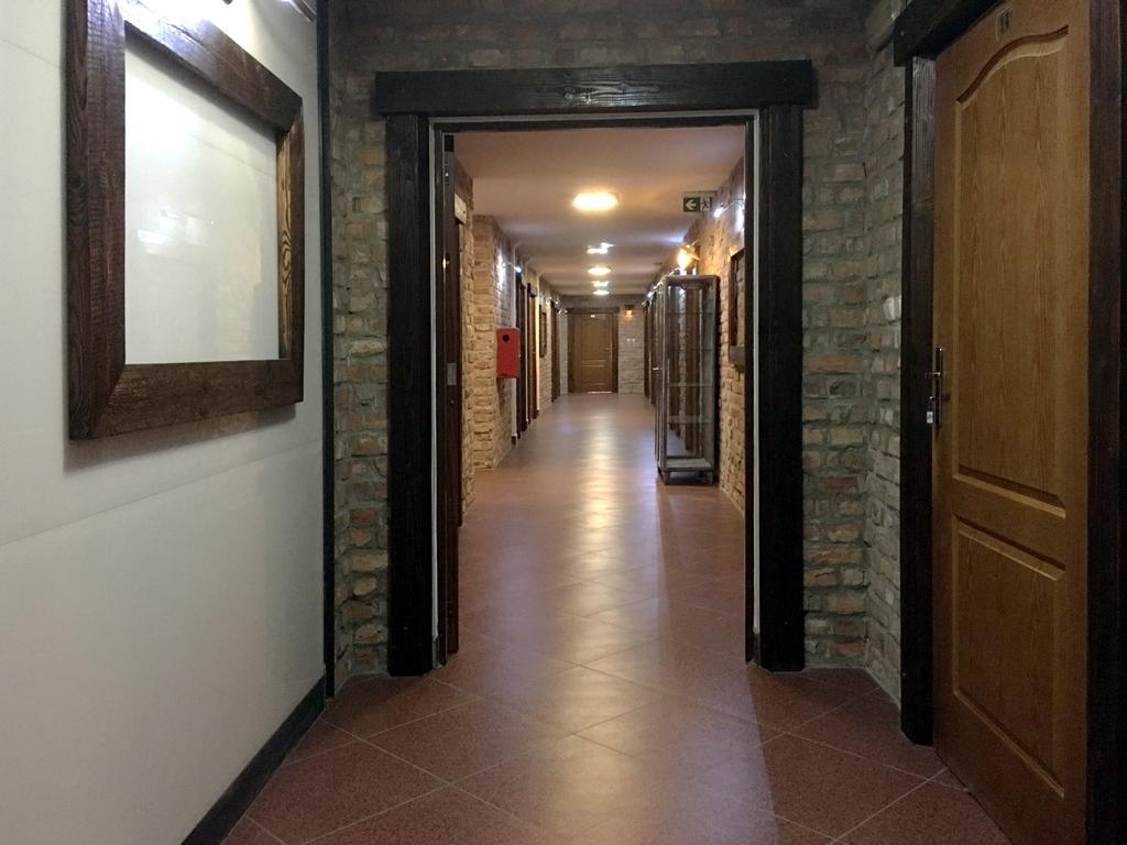 Hotel Kameleon Tarnobrzeg Kültér fotó
